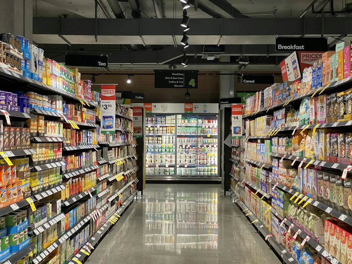 Pasillo de un establecimiento comercial