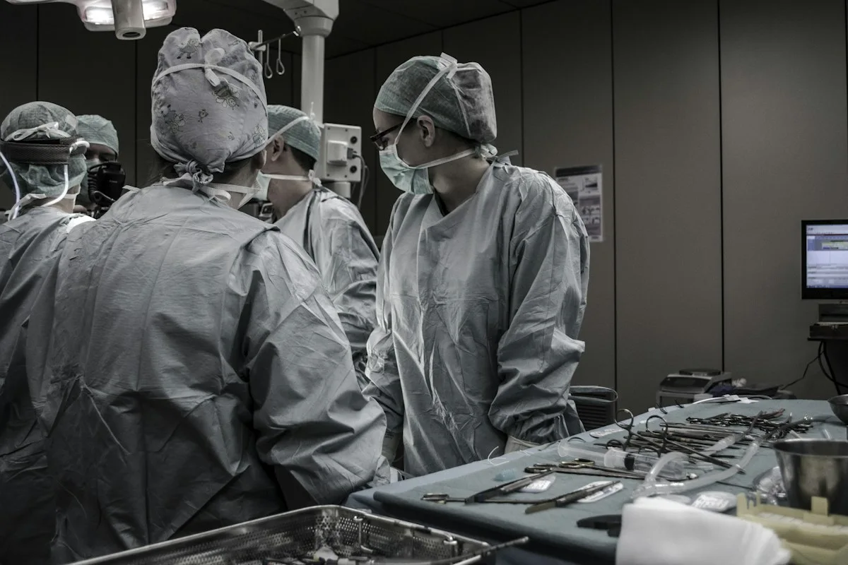 Profesionales en un entorno de atención médica